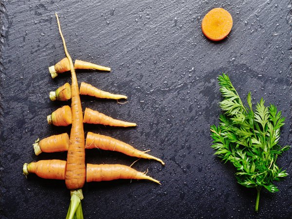 What Are the Best Tips for Styling an Oversized Trench Coat to Look Tailored and Professional?